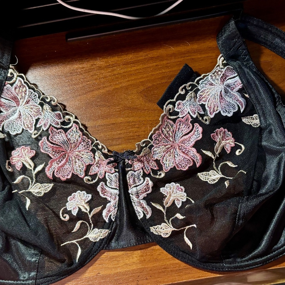 Black Bra with flowers